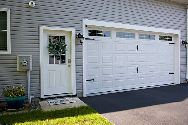 24/7 Emergency Garage Door Panel Replacement experts in Humboldt Hill, CA